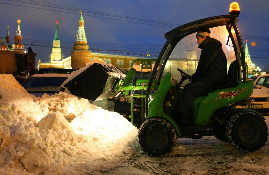 Уборка снега на Моховой улице, 2015 год. Фото: ТАСС/ Шарифулин Валерий