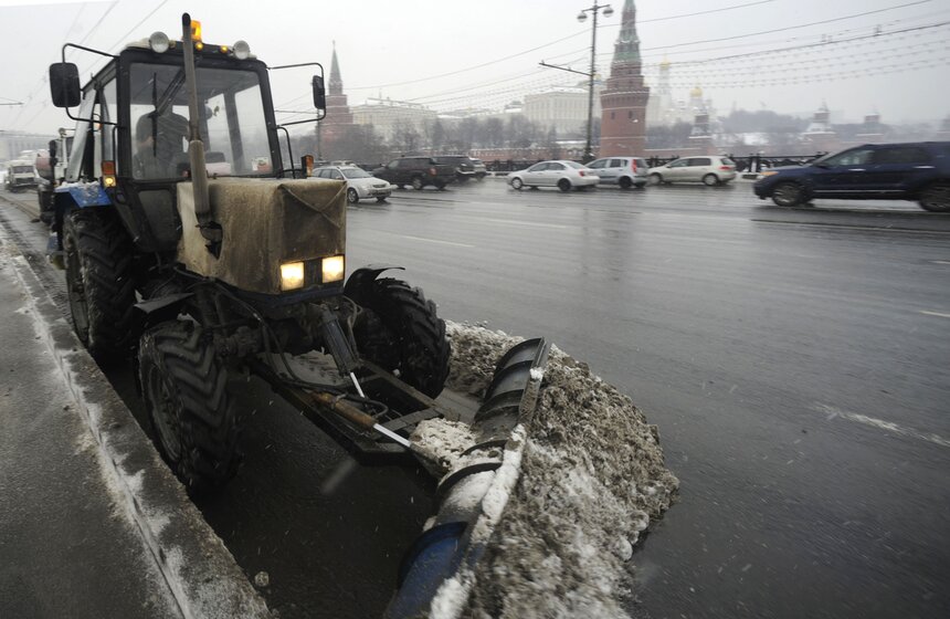 Во время снегопада на одной из улиц города, 2013 год. Фото: ТАСС/ Бобылев Сергей