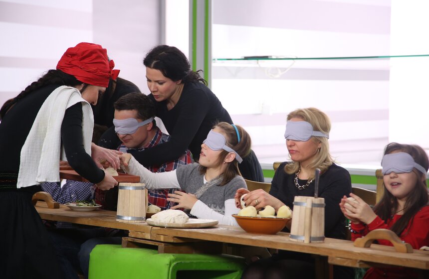 Спектакль Московского театра кукол "Майская ночь" - режиссер Каролина Жерните