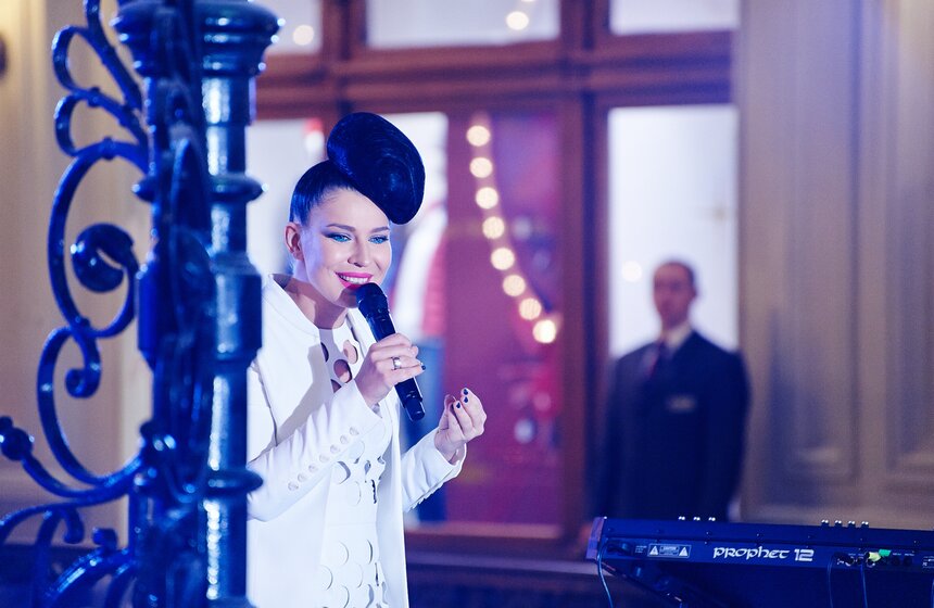 Елка приняла участие в записи новогоднего "Живого звука" 16 фото