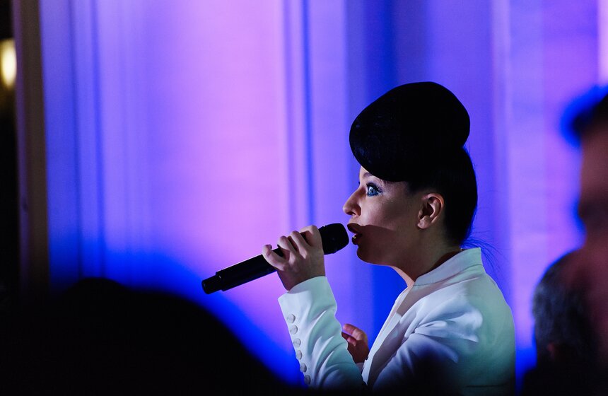 Елка приняла участие в записи новогоднего "Живого звука" 9 фото