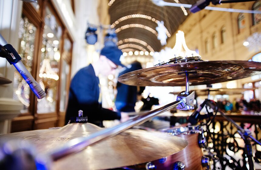 Елка приняла участие в записи новогоднего "Живого звука" 1 фото