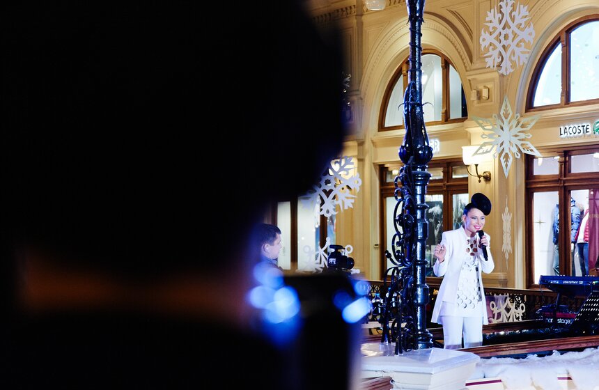 Елка приняла участие в записи новогоднего "Живого звука" 5 фото