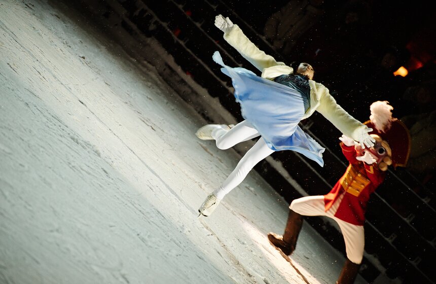 Каток на Пушкинской площади открылся спектаклем "Щелкунчик" 10 фото