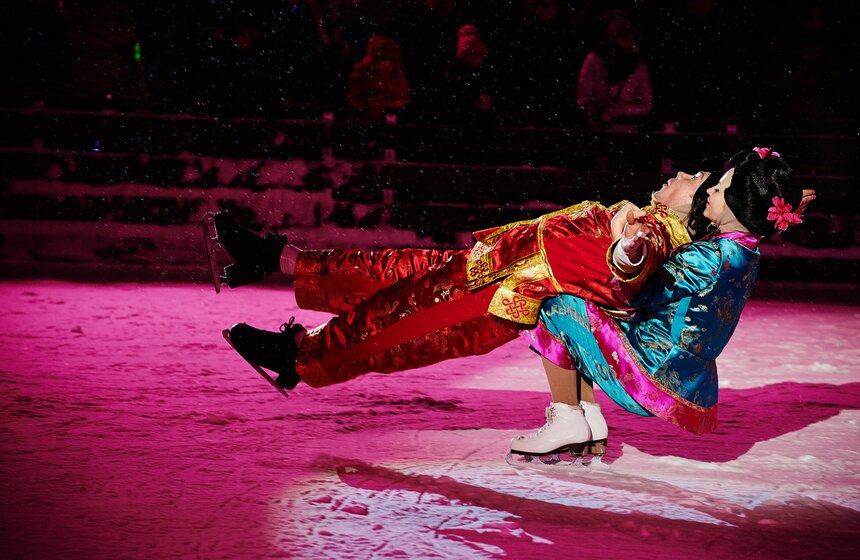Каток на Пушкинской площади открылся спектаклем "Щелкунчик" 17 фото