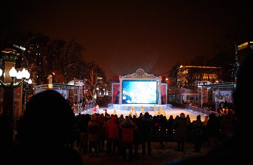 Каток на Пушкинской площади открылся спектаклем "Щелкунчик" 22 фото