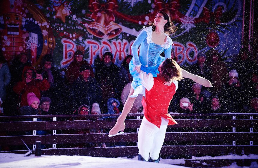 Каток на Пушкинской площади открылся спектаклем "Щелкунчик" 21 фото