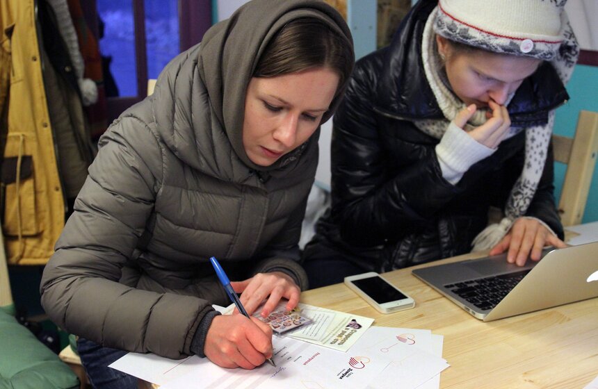 Москвичи принесли подарки для пожилых людей в "Домик Добра" 1 фото