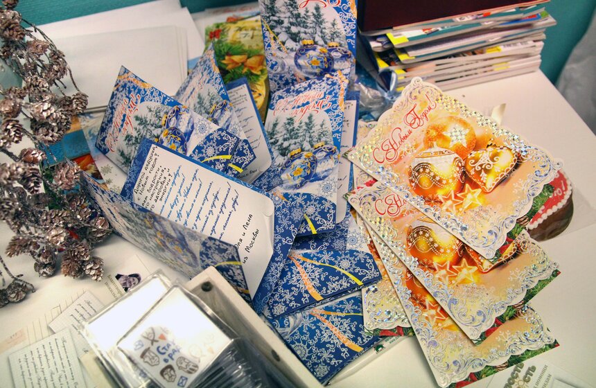 Москвичи принесли подарки для пожилых людей в "Домик Добра" 5 фото