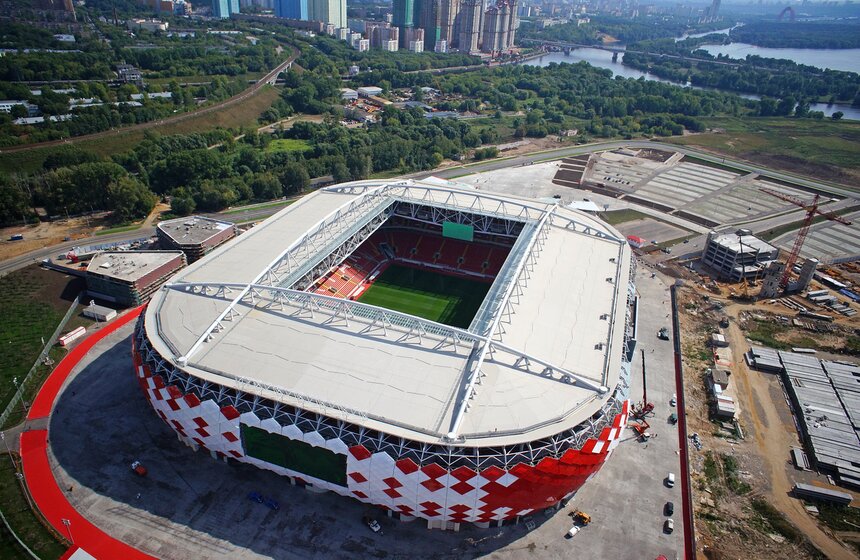 У стадиона "Открытие Арена" установили скульптуру Спартака 12 фото