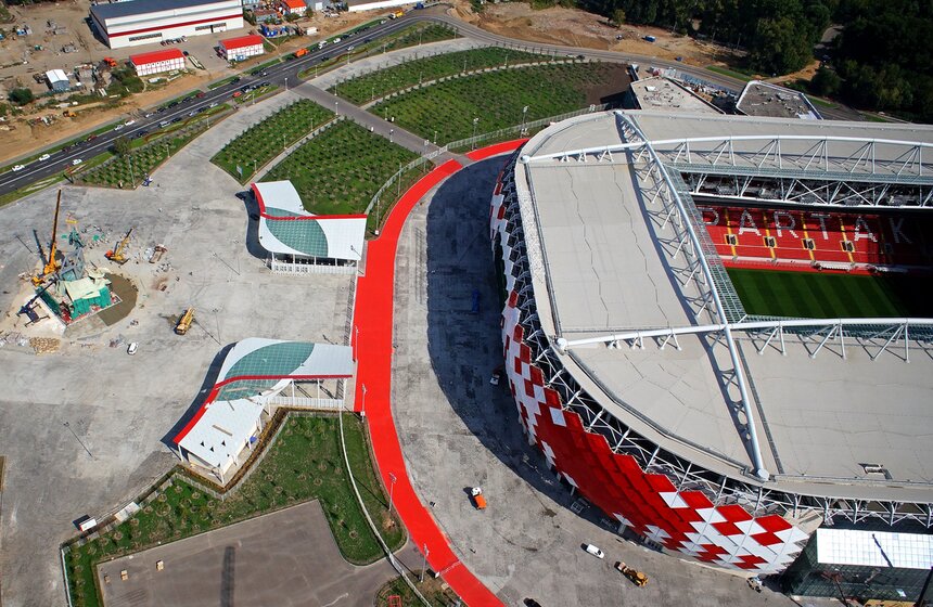 У стадиона "Открытие Арена" установили скульптуру Спартака 4 фото