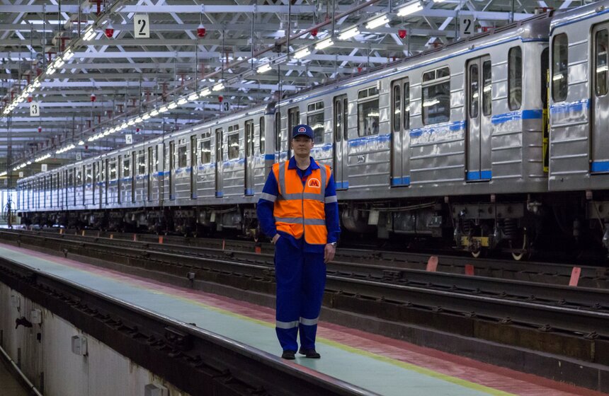 В Москве представили новую спецодежду для сотрудников метро 9 фото