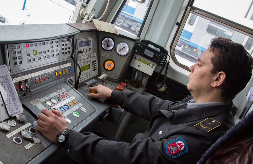 В Москве представили новую спецодежду для сотрудников метро 1 фото