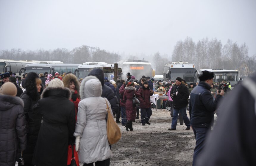 В Рузском районе Подмосковья срубили главную елку страны 20 фото