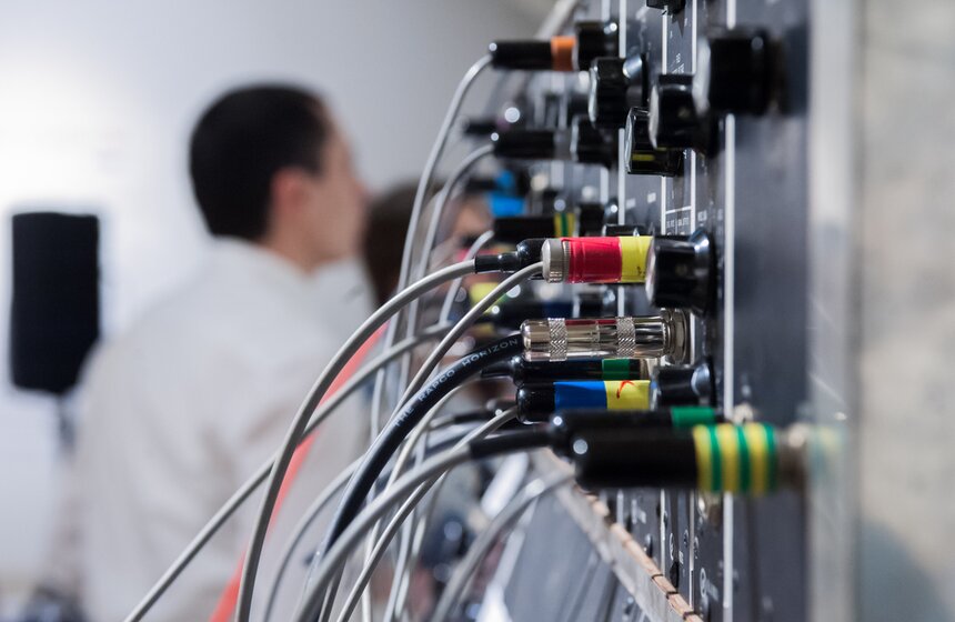 На "Винзаводе" открылась выставка "Пионеры звука" 7 фото