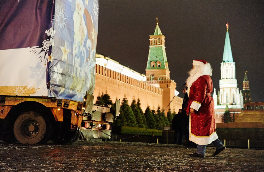 Главную новогоднюю ель страны доставили на Соборную площадь 16 фото