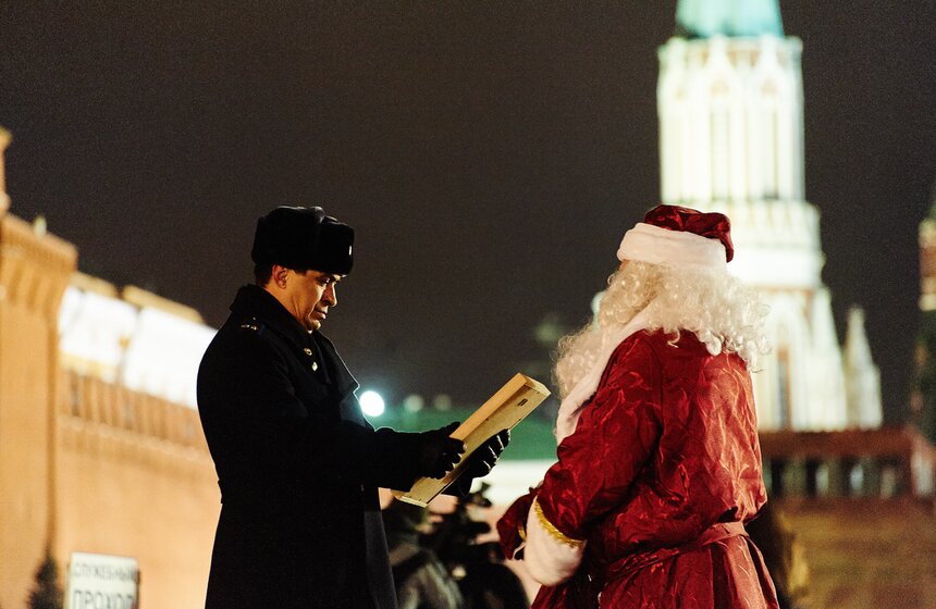 Главную новогоднюю ель страны доставили на Соборную площадь 13 фото