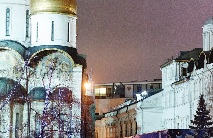 Главную новогоднюю ель страны доставили на Соборную площадь 18 фото