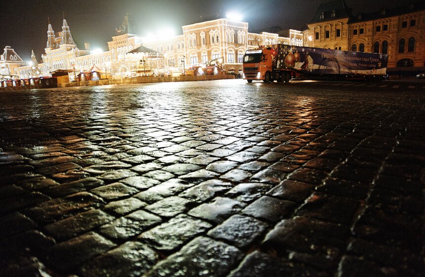 Главную новогоднюю ель страны доставили на Соборную площадь 7 фото