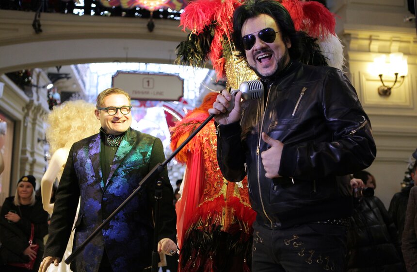 Александр Васильев открыл выставку "Звездный гардероб" в ГУМе 4 фото