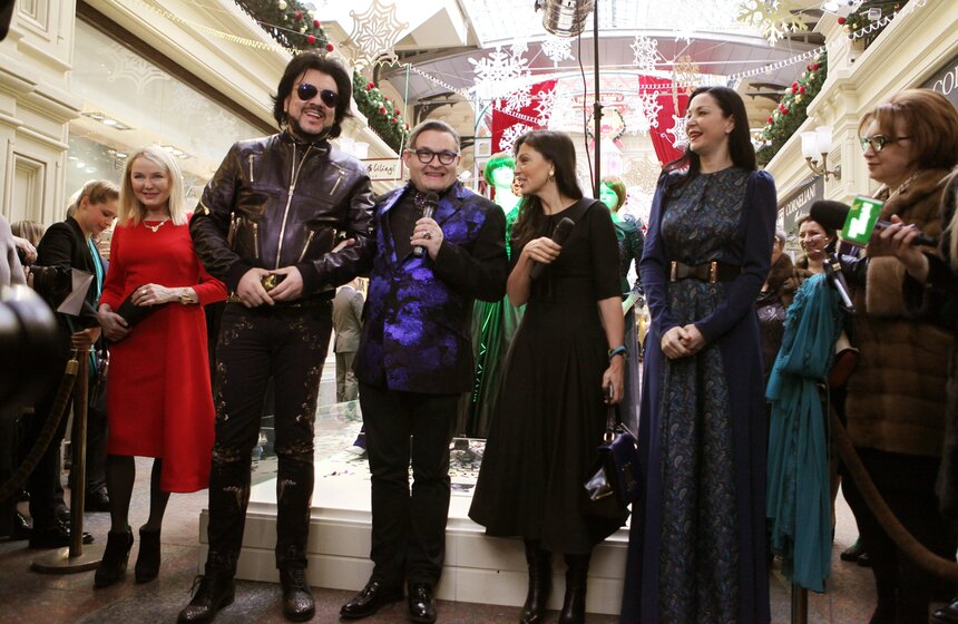 Александр Васильев открыл выставку "Звездный гардероб" в ГУМе 2 фото