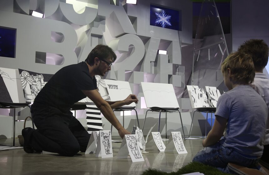 Спектакль Московского театра кукол "Снежная королева" - режиссер Майя Краснопольская