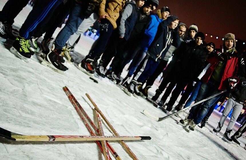 У Триумфальной арки открылся каток "Снежная королева" 9 фото