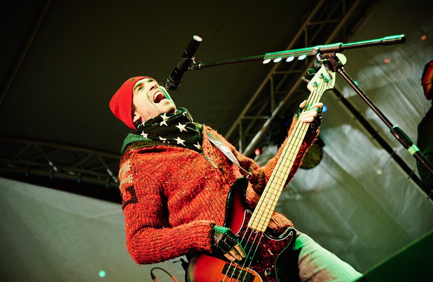 У Триумфальной арки открылся каток "Снежная королева" 25 фото