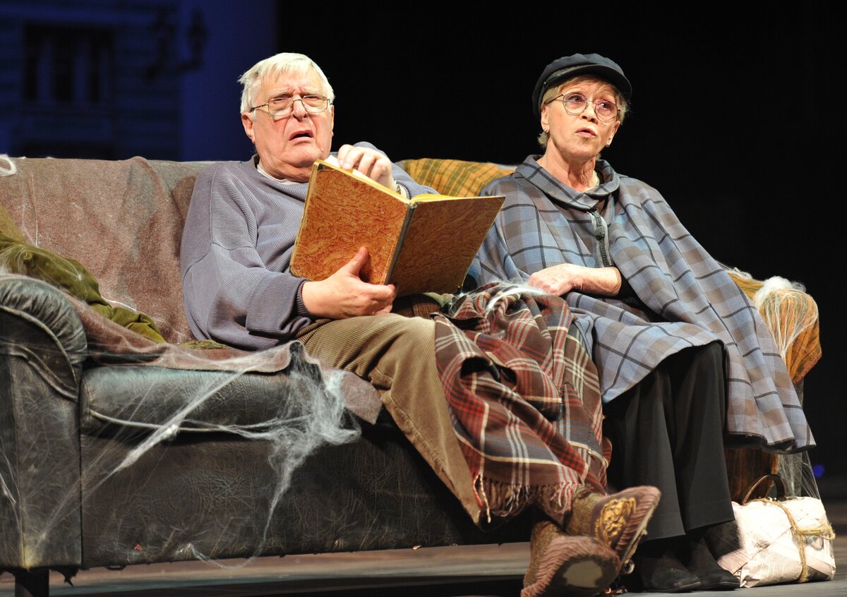 В каком театре играет басилашвили. Басилашвили и фрейндлих. В каком театре играет басилашвили. В каком театре играет басилашвили. Алиса фрейндлих и басилашвили в спектакле.