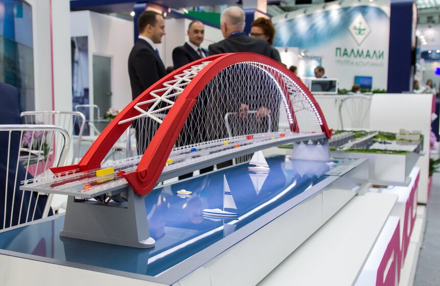 В Гостином Дворе открылся форум "Транспорт России" 15 фото