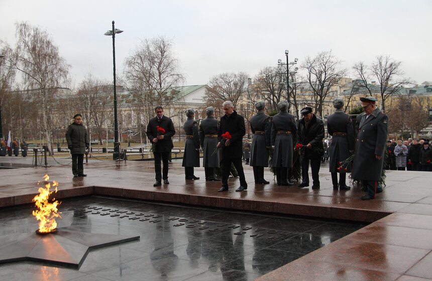 Сергей Собянин возложил венки к Могиле Неизвестного Солдата 11 фото