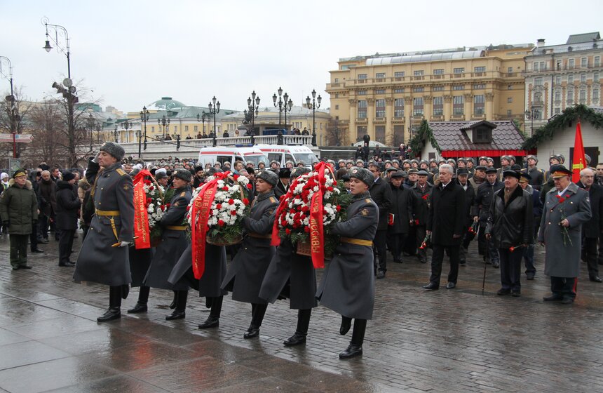 Сергей Собянин возложил венки к Могиле Неизвестного Солдата 17 фото