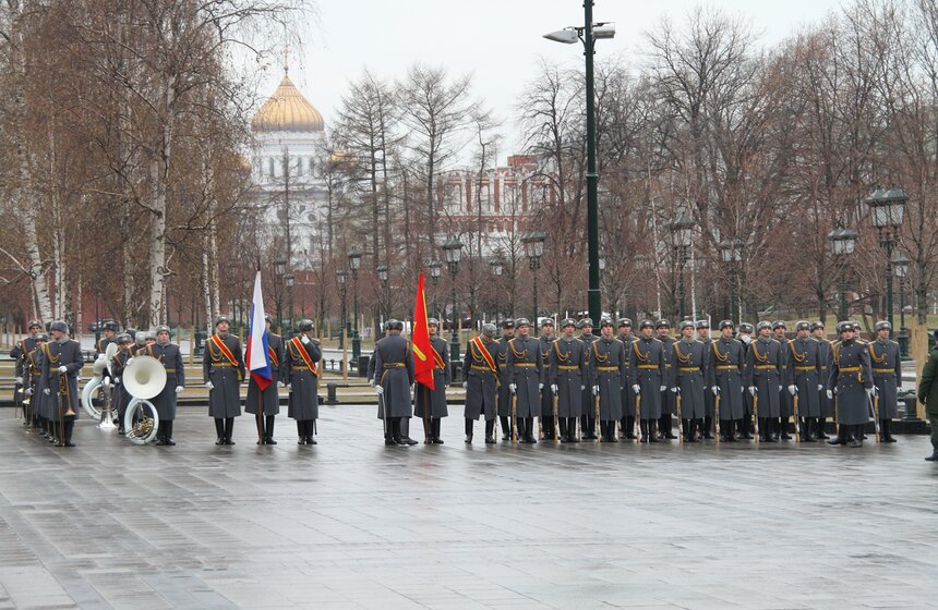 Сергей Собянин возложил венки к Могиле Неизвестного Солдата 1 фото