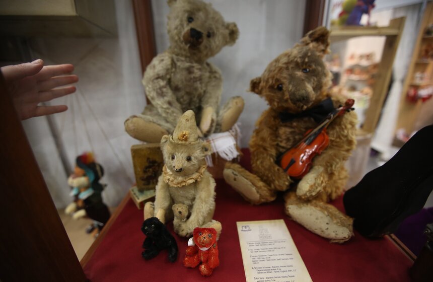 На "Тишинке" проходит выставка коллекционных мишек Teddy 2 фото