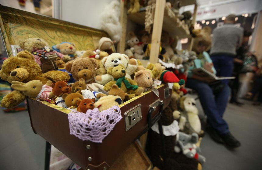 На "Тишинке" проходит выставка коллекционных мишек Teddy 4 фото