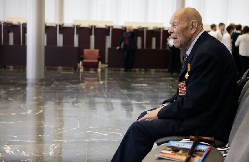 Собянин поздравил ветеранов с годовщиной битвы под Москвой 1 фото