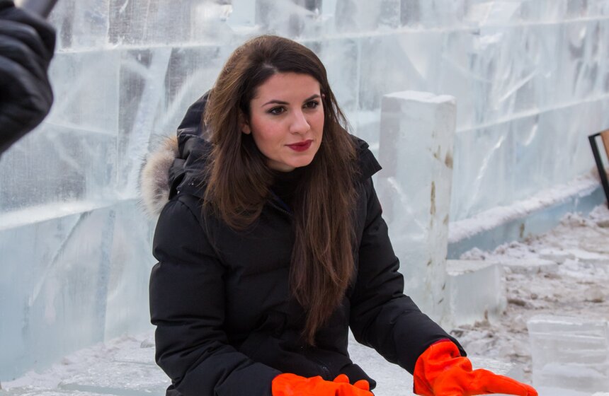 На Тверской площади создали ледяные скульптуры и лабиринт 4 фото