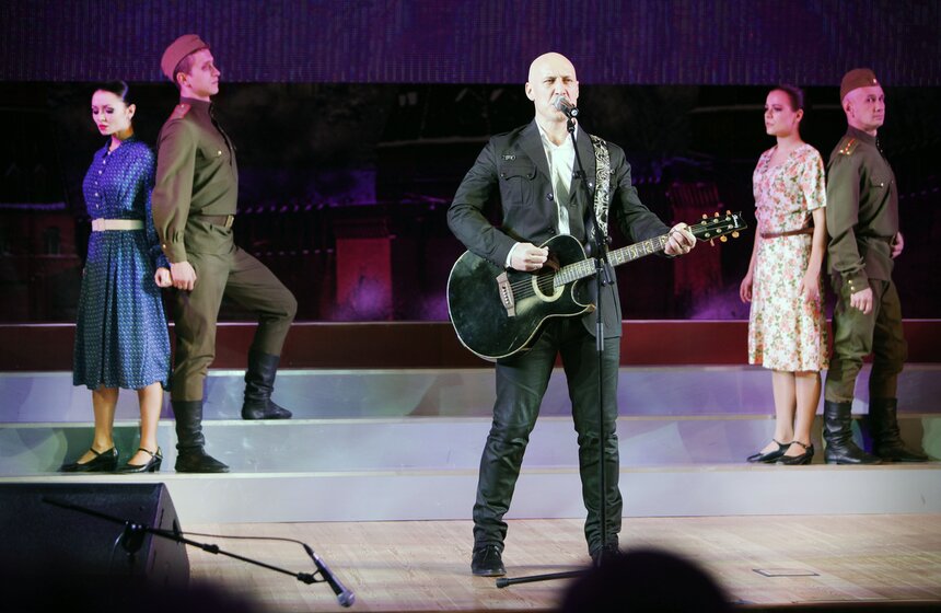 Собянин поздравил ветеранов с годовщиной битвы под Москвой 26 фото