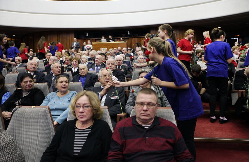 Собянин поздравил ветеранов с годовщиной битвы под Москвой 25 фото