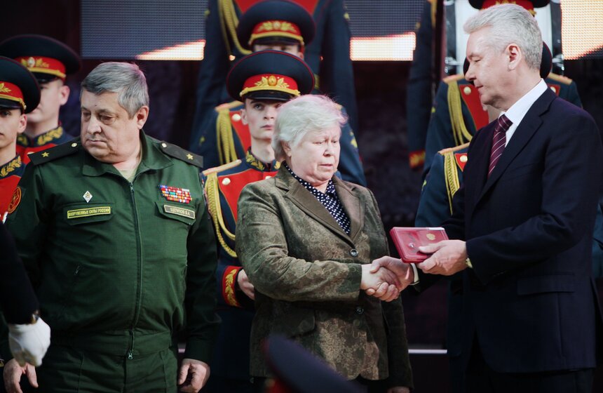Собянин поздравил ветеранов с годовщиной битвы под Москвой 22 фото