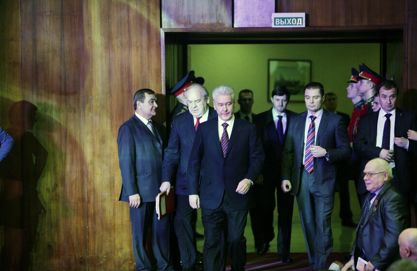 Собянин поздравил ветеранов с годовщиной битвы под Москвой 11 фото