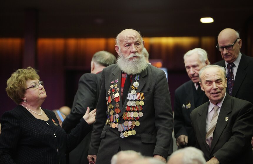 Собянин поздравил ветеранов с годовщиной битвы под Москвой 10 фото