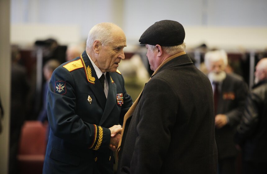 Собянин поздравил ветеранов с годовщиной битвы под Москвой 4 фото