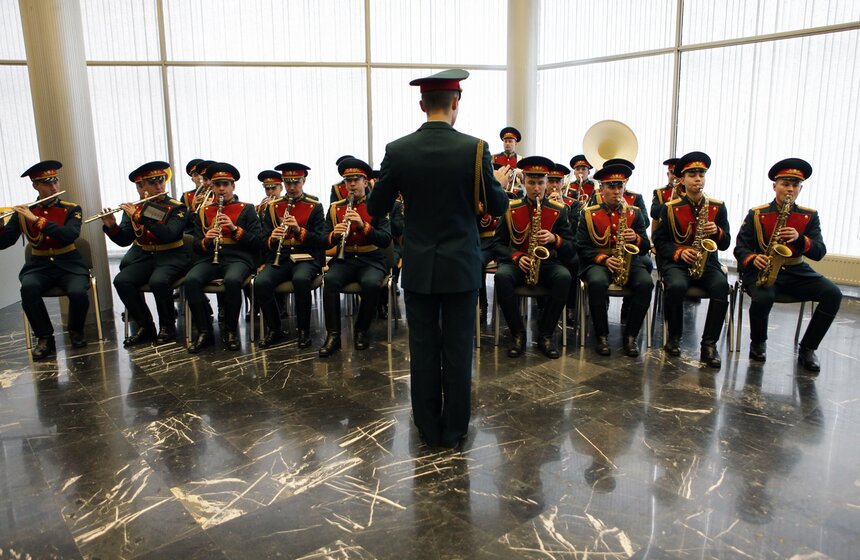 Собянин поздравил ветеранов с годовщиной битвы под Москвой 3 фото