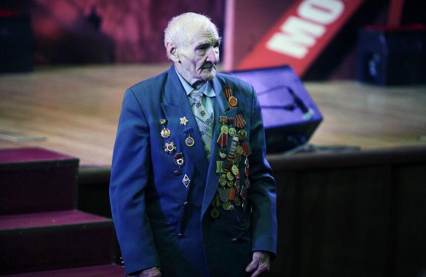 Собянин поздравил ветеранов с годовщиной битвы под Москвой 8 фото