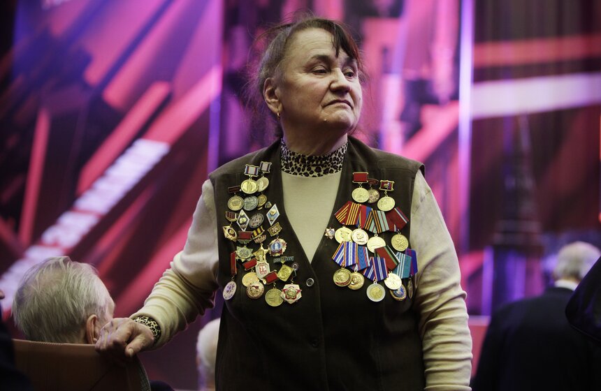 Собянин поздравил ветеранов с годовщиной битвы под Москвой 9 фото