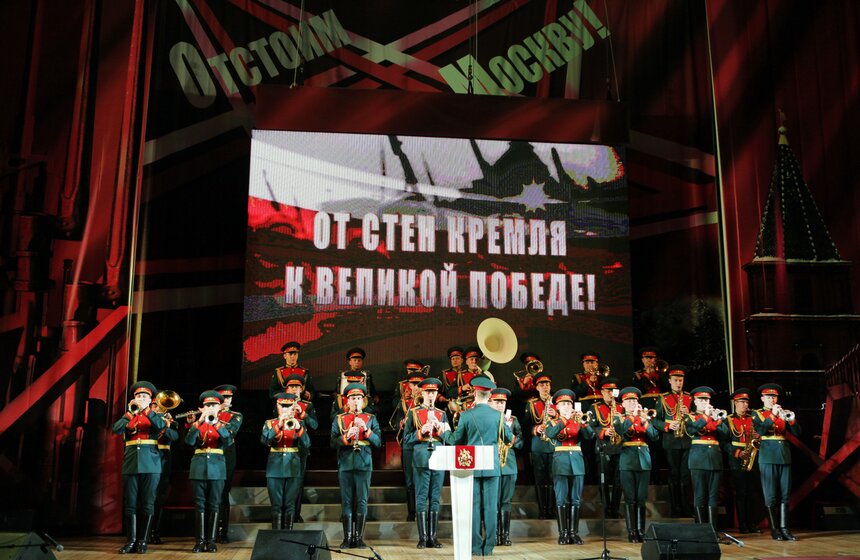 Собянин поздравил ветеранов с годовщиной битвы под Москвой 12 фото