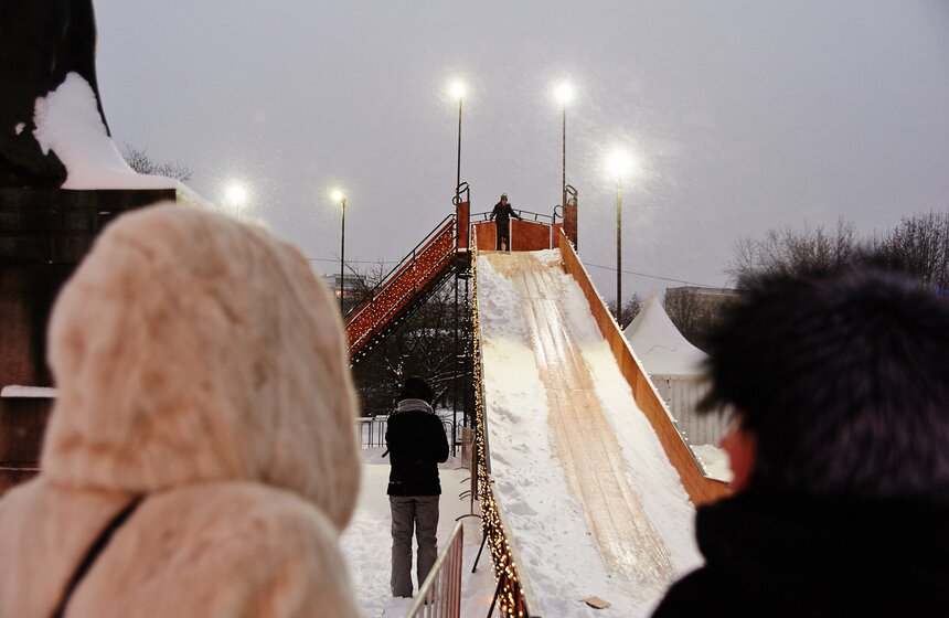 В парке искусств  МУЗЕОН появилась елка-лабиринт 19 фото