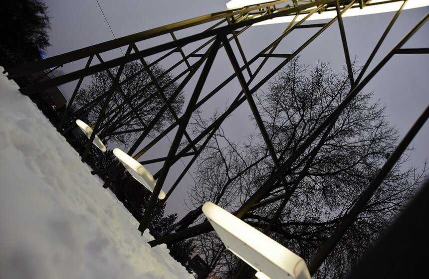 В парке искусств  МУЗЕОН появилась елка-лабиринт 15 фото