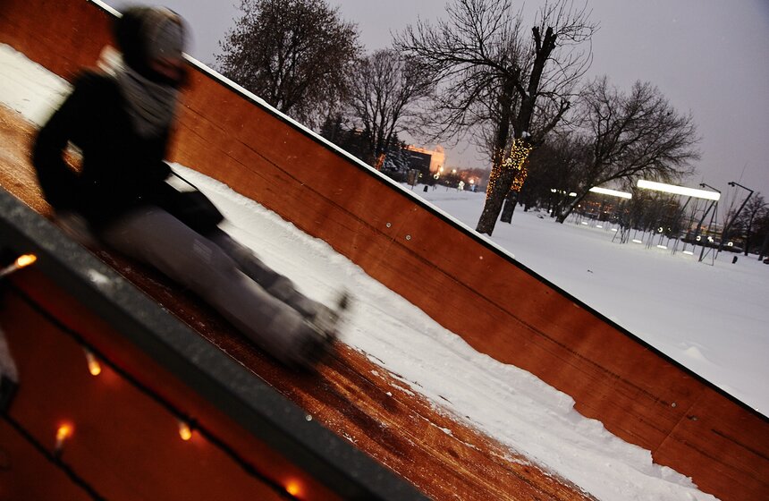 В парке искусств  МУЗЕОН появилась елка-лабиринт 18 фото